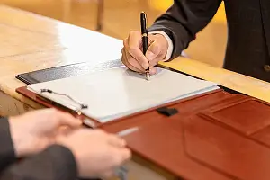 安提瓜和巴布达那边到丹麦旅游多少钱